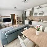 Deak Apartman